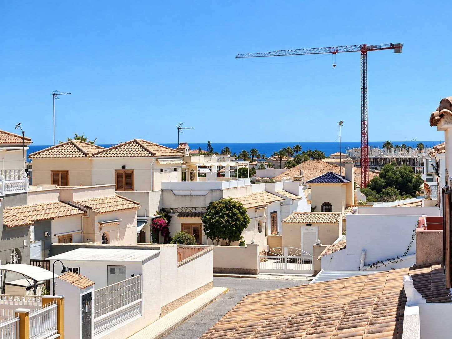 4 bedroom Semi-detached Villa for sale in Orihuela Costa with pool - € 279,000 (Ref: 9908741)