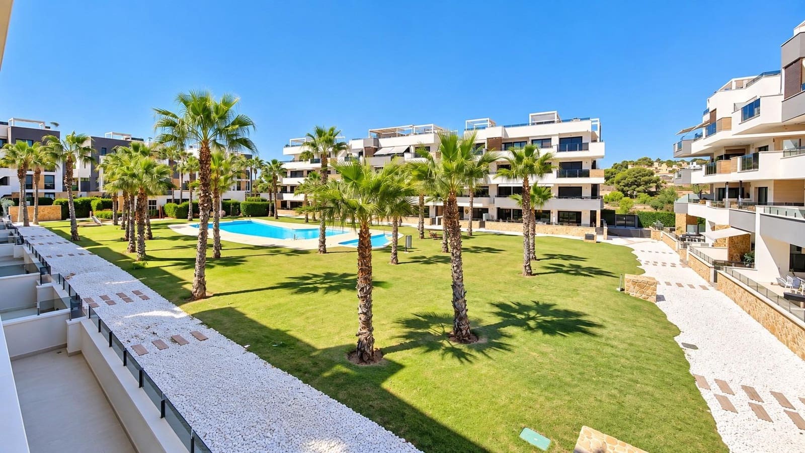 2 soverom Leilighet til salgs i La Florida med svømmebasseng garasje - € 265 000 (Ref: 9908742)
