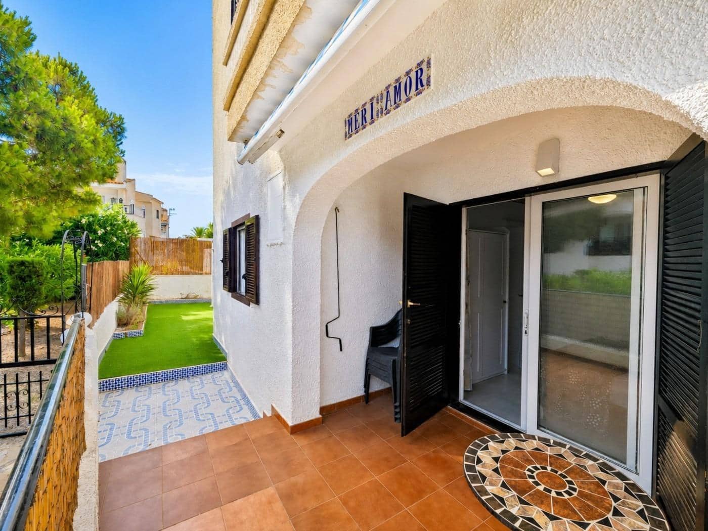 2 soverom Bungalow til salgs i Cabo Roig med svømmebasseng garasje - € 225 000 (Ref: 9908744)