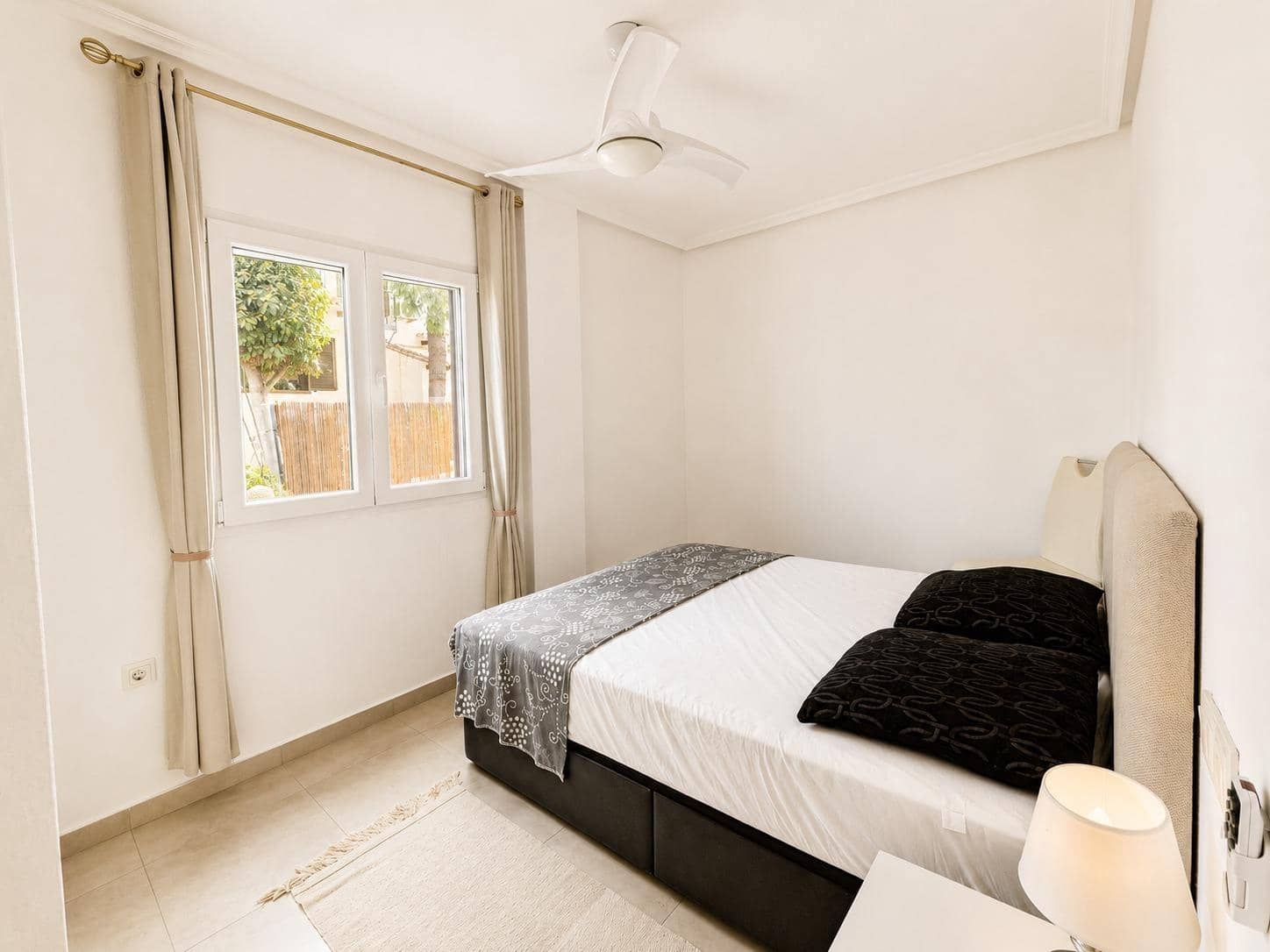 2 soverom Bungalow til salgs i Cabo Roig med svømmebasseng garasje - € 225 000 (Ref: 9908744)