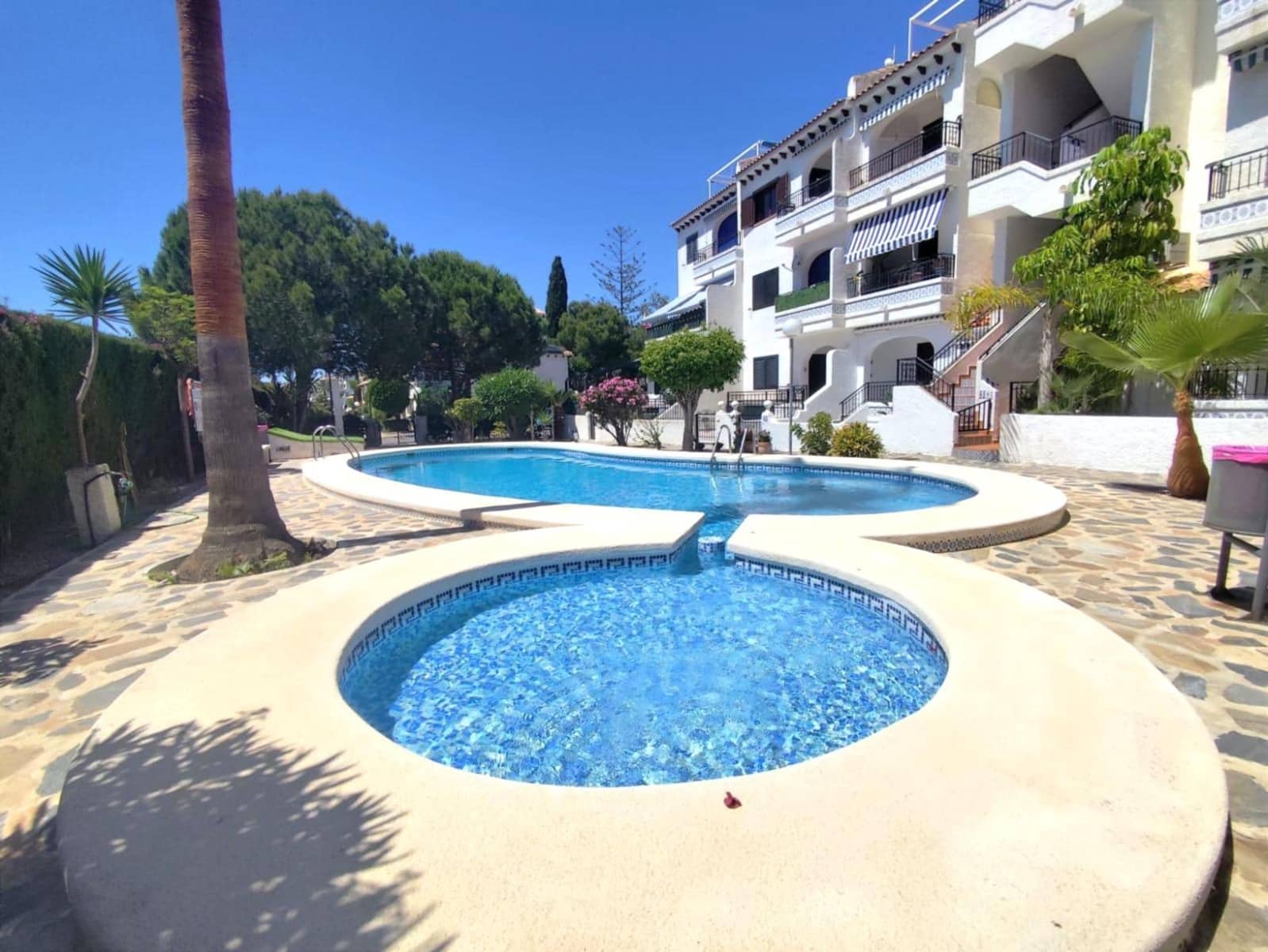 2 soverom Bungalow til salgs i Cabo Roig med svømmebasseng garasje - € 225 000 (Ref: 9908744)