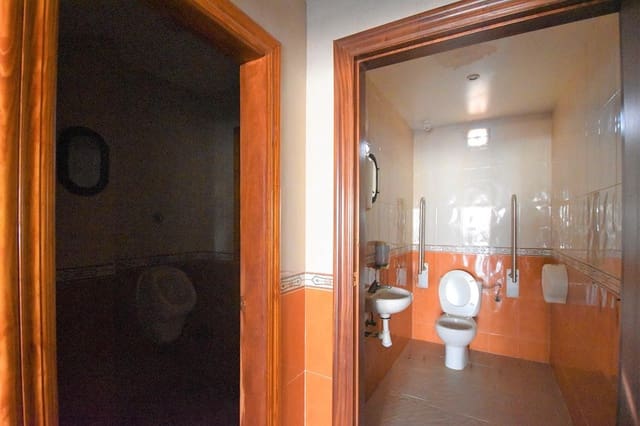 Gewerbe zu verkaufen in Lomas de Cabo Roig - Los Dolses, Orihuela - 159.000 € (Ref: 9908748)