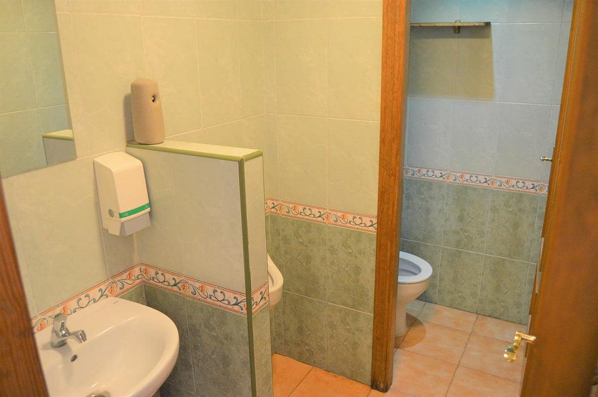 Erhverv til salg i La Veleta - € 218.000 (Ref: 9908749)