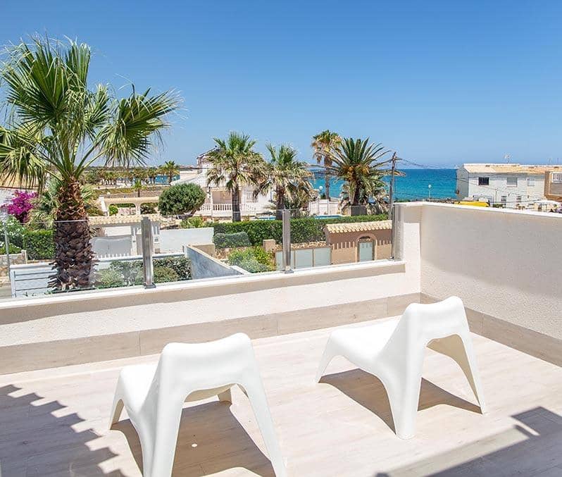 3 makuuhuone Huvila myytävänä paikassa Playa Flamenca mukana uima-altaan - 940 000 € (Ref: 9908755)
