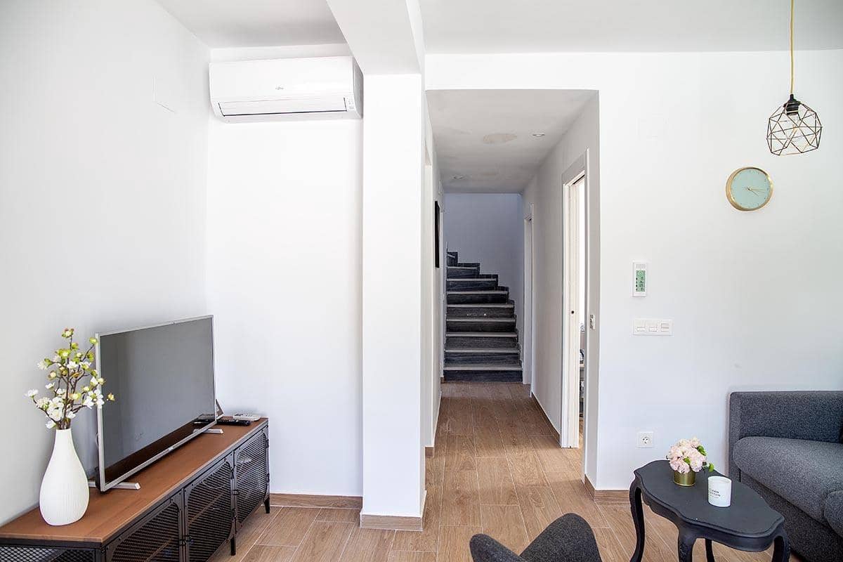 3 makuuhuone Huvila myytävänä paikassa Playa Flamenca mukana uima-altaan - 940 000 € (Ref: 9908755)