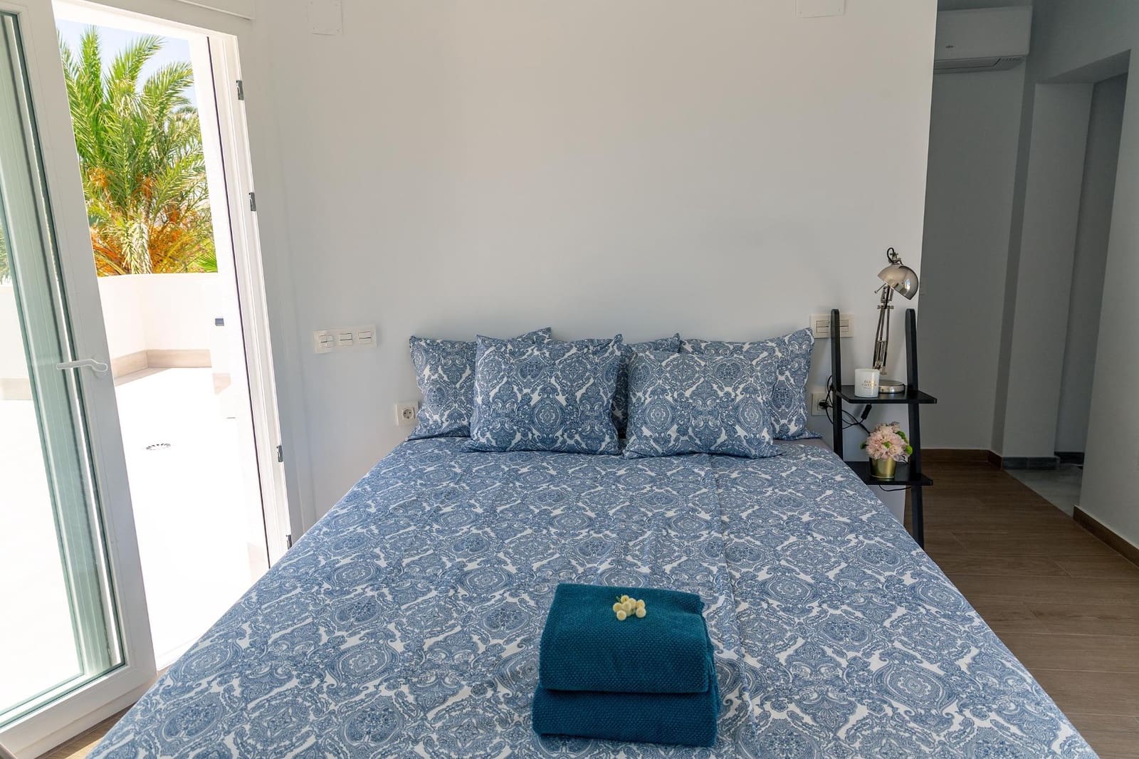 3 makuuhuone Huvila myytävänä paikassa Playa Flamenca mukana uima-altaan - 940 000 € (Ref: 9908755)