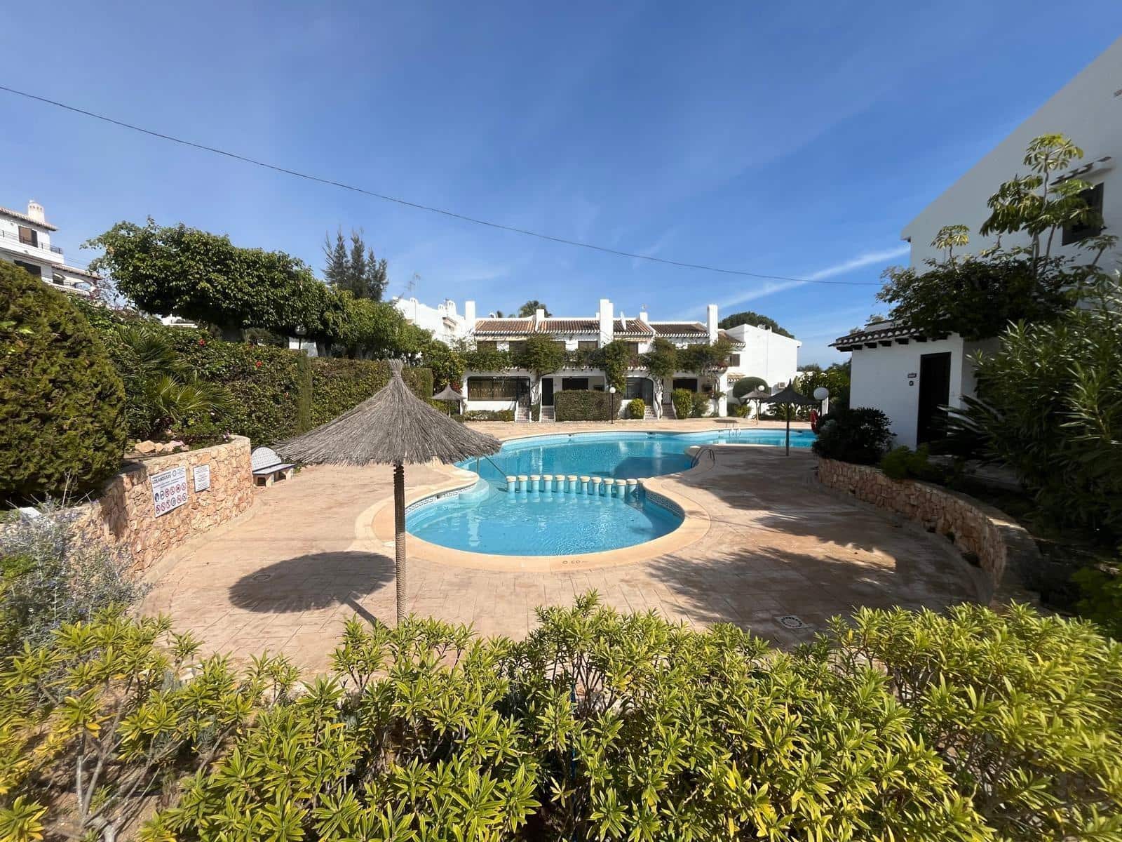 2 slaapkamer Rijtjeshuis te huur in Cabo Roig met zwembad - € 3.000 (Ref: 9913229)