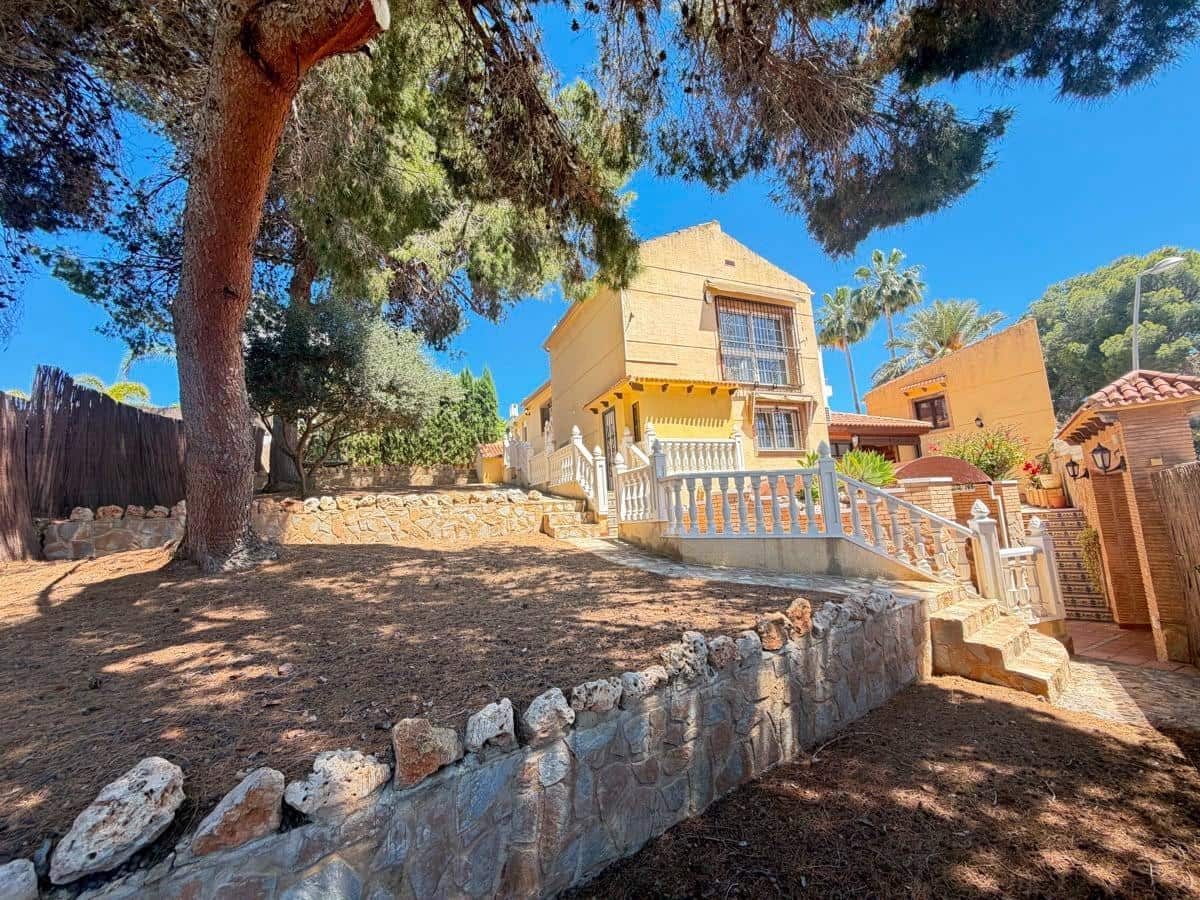 4 soveværelse Villa til salg i Torrevieja med swimmingpool garage - € 490.000 (Ref: 9929462)