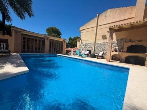 4 soveværelse Villa til salg i Torrevieja med swimmingpool garage - € 490.000 (Ref: 9929462)