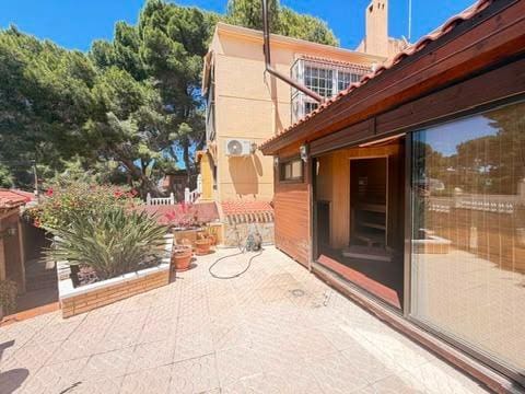 4 soveværelse Villa til salg i Torrevieja med swimmingpool garage - € 490.000 (Ref: 9929462)