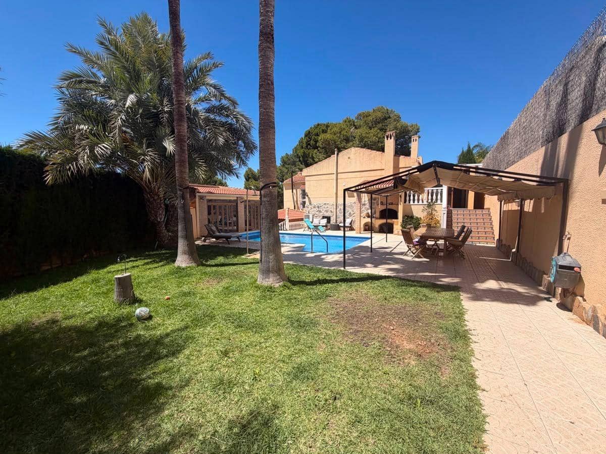 4 soveværelse Villa til salg i Torrevieja med swimmingpool garage - € 490.000 (Ref: 9929462)