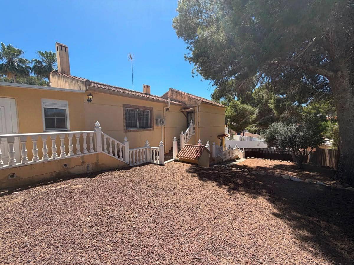 4 soveværelse Villa til salg i Torrevieja med swimmingpool garage - € 490.000 (Ref: 9929462)