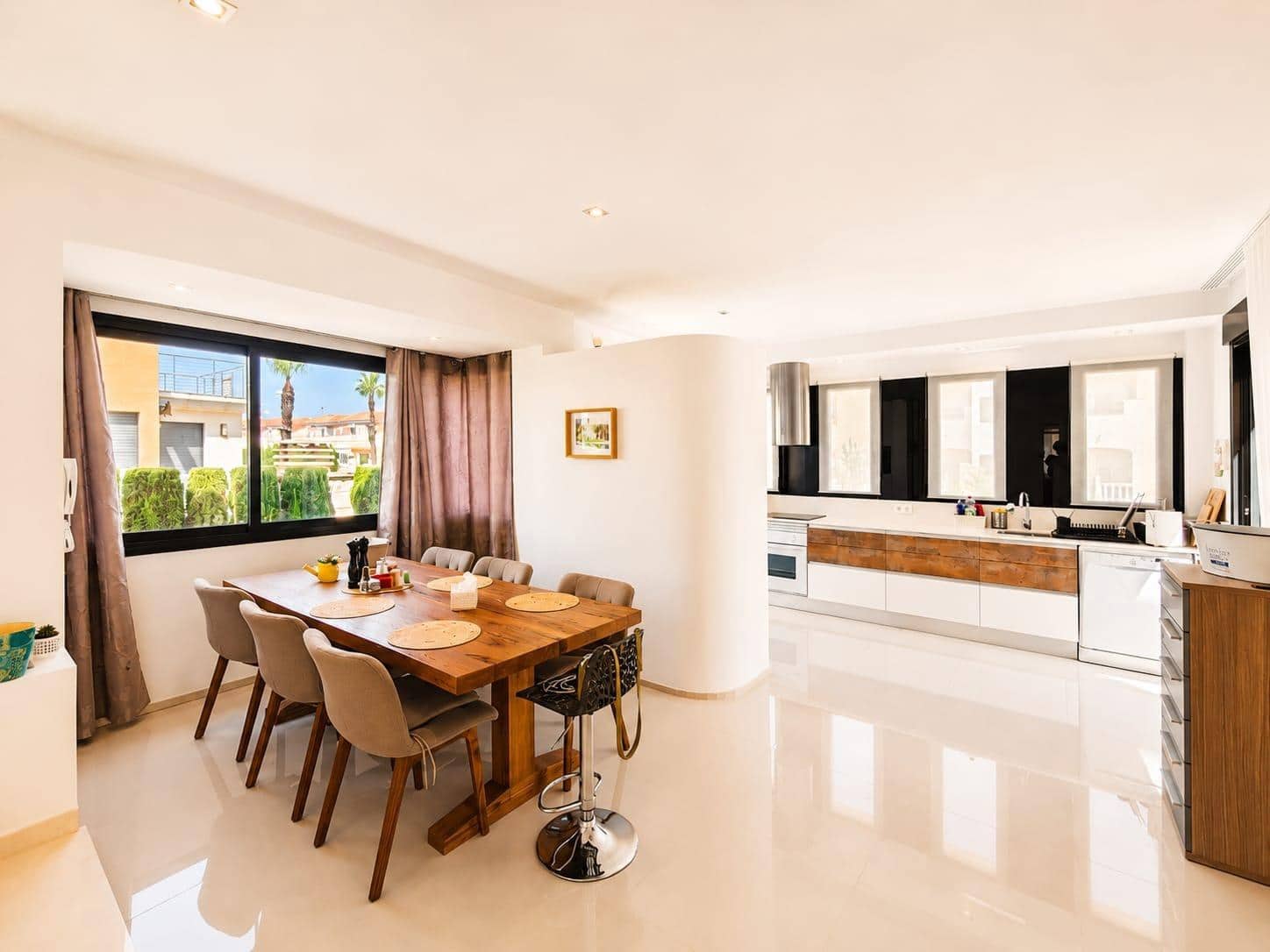 4 Zimmer Villa zu verkaufen in La Zenia mit Pool - 900.000 € (Ref: 9942581)