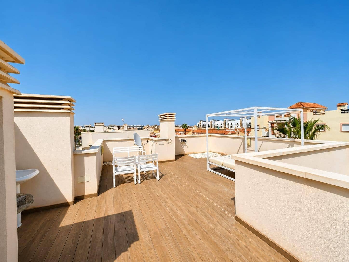 4 Zimmer Villa zu verkaufen in La Zenia mit Pool - 900.000 € (Ref: 9942581)