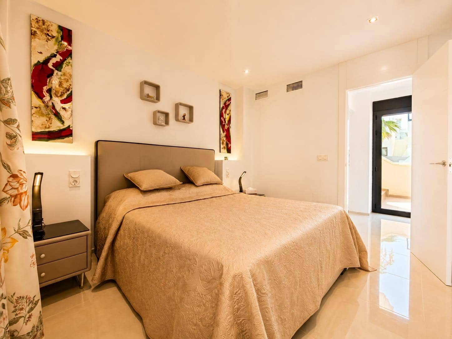 4 Zimmer Villa zu verkaufen in La Zenia mit Pool - 900.000 € (Ref: 9942581)