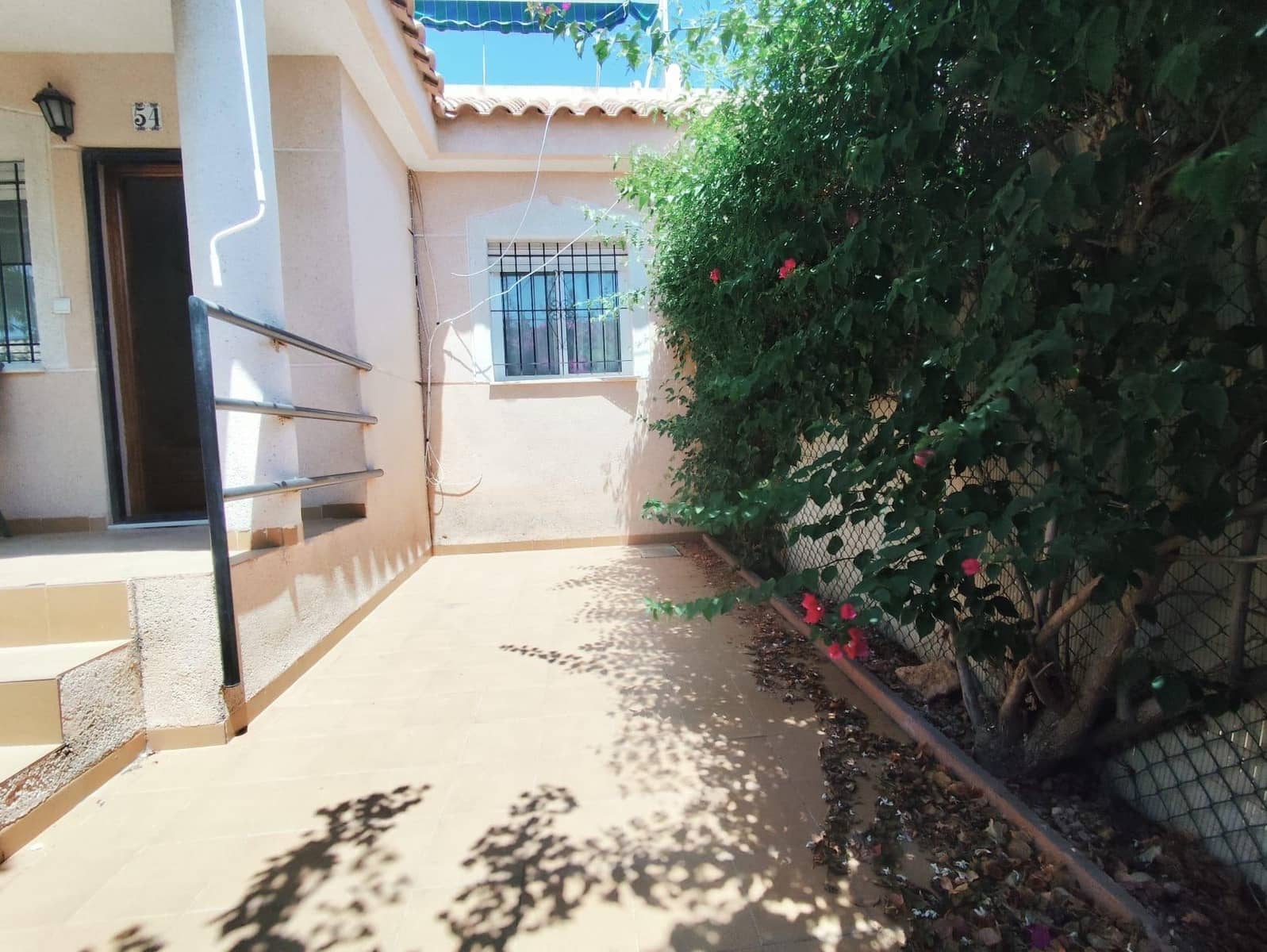 3 slaapkamer Rijtjeshuis te koop in La Zenia met zwembad garage - € 294.000 (Ref: 9952690)