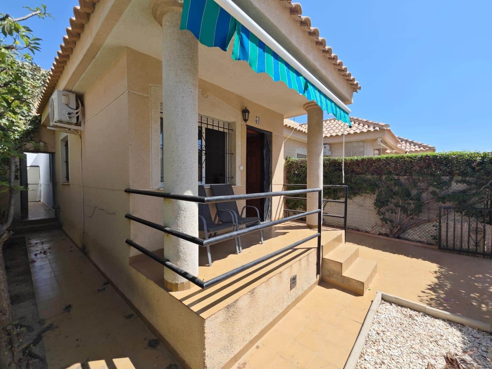 3 Zimmer Reihenhaus zu verkaufen in La Zenia mit Pool Garage - 285.000 € (Ref: 9952690)