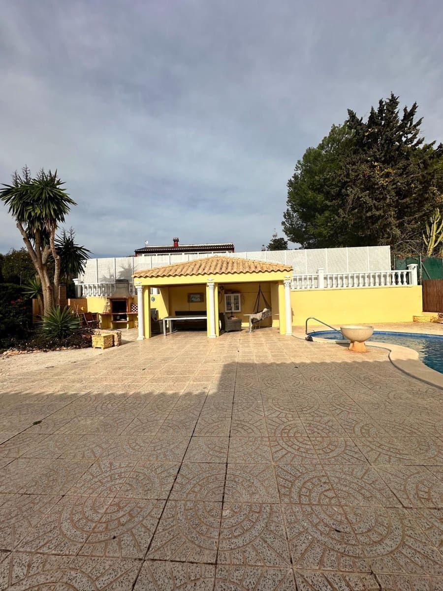 5 bedroom Villa for sale in Campoamor with pool garage - € 990,000 (Ref: 9958036)