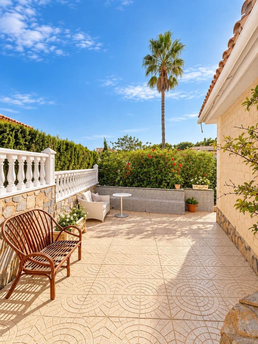 Chalet de 5 habitaciones en Campoamor en venta con piscina garaje - 850.000 € (Ref: 9958036)