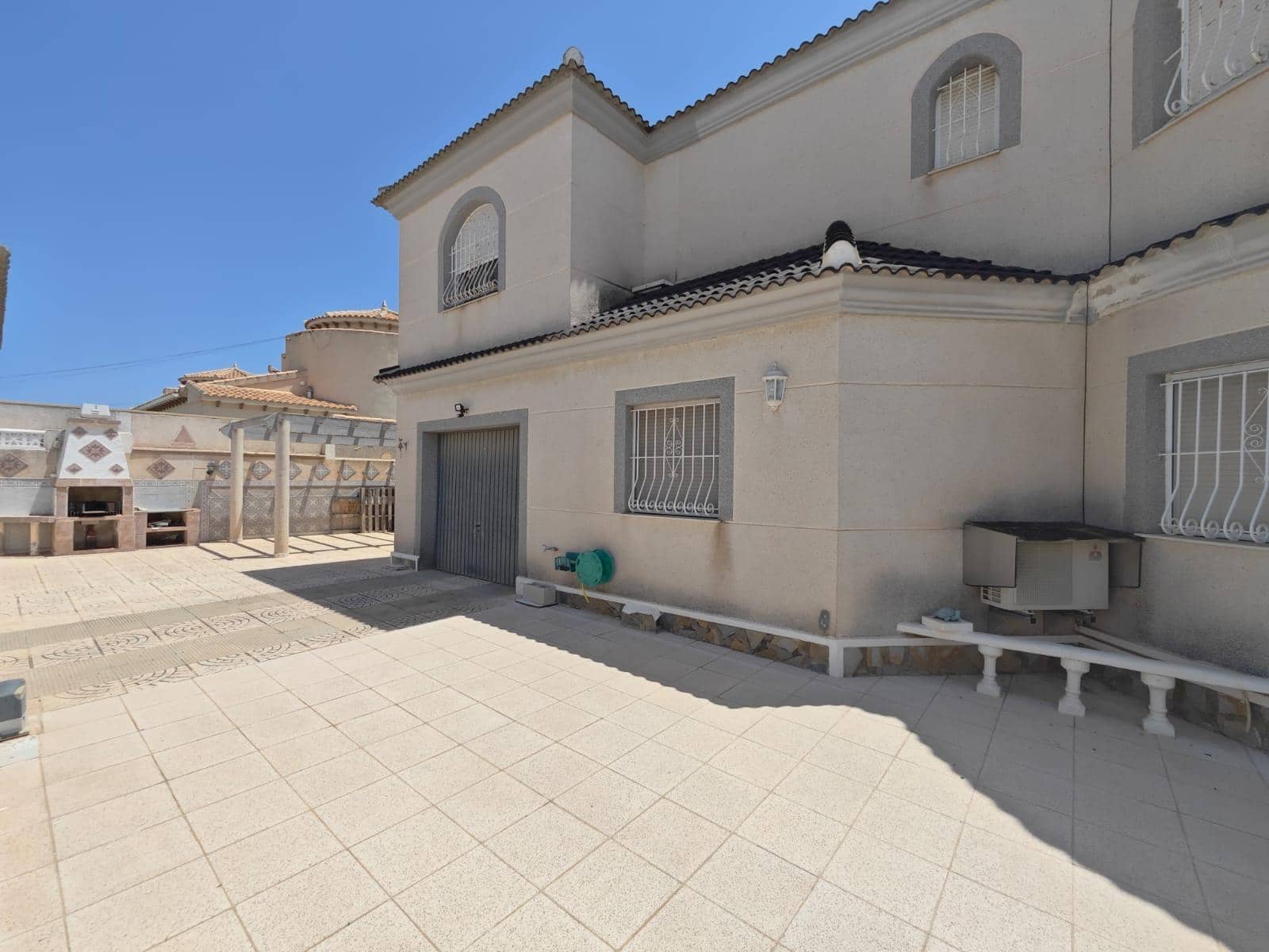 3 camera da letto Villa in vendita in Torrevieja con piscina - 470.000 € (Rif: 9958037)