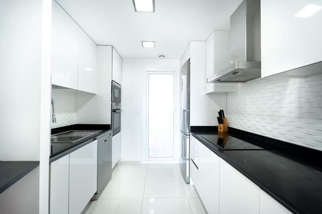 3 chambre Penthouse à vendre à Punta Prima, Torrevieja avec piscine garage - 810 000 € (Ref: 9962765)