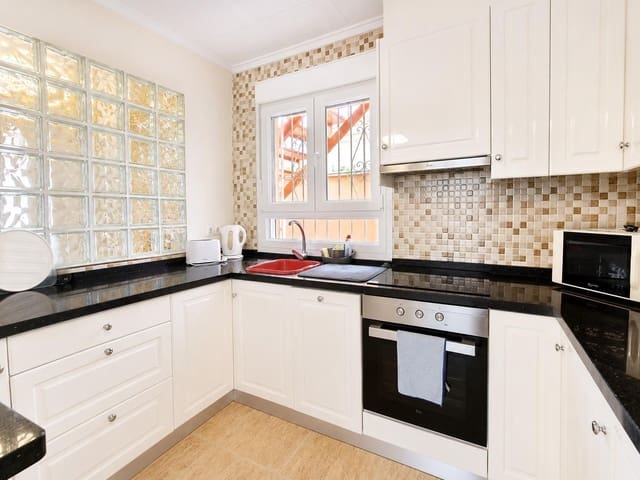 3 slaapkamer Villa te koop in Mil Palmeras, Pilar de la Horadada met zwembad garage - € 449.000 (Ref: 9998851)
