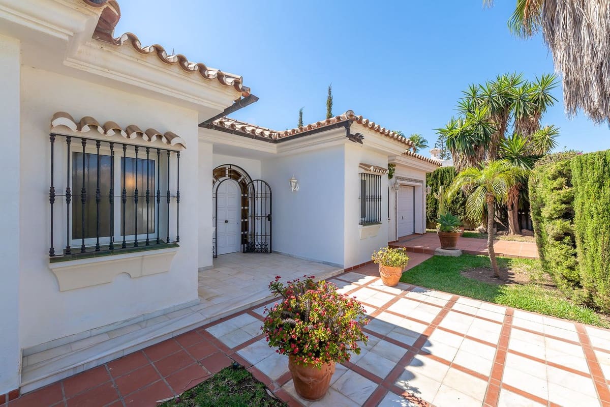 3 chambre Villa/Maison à vendre à El Chaparral avec piscine garage - 999 000 € (Ref: 10009950)