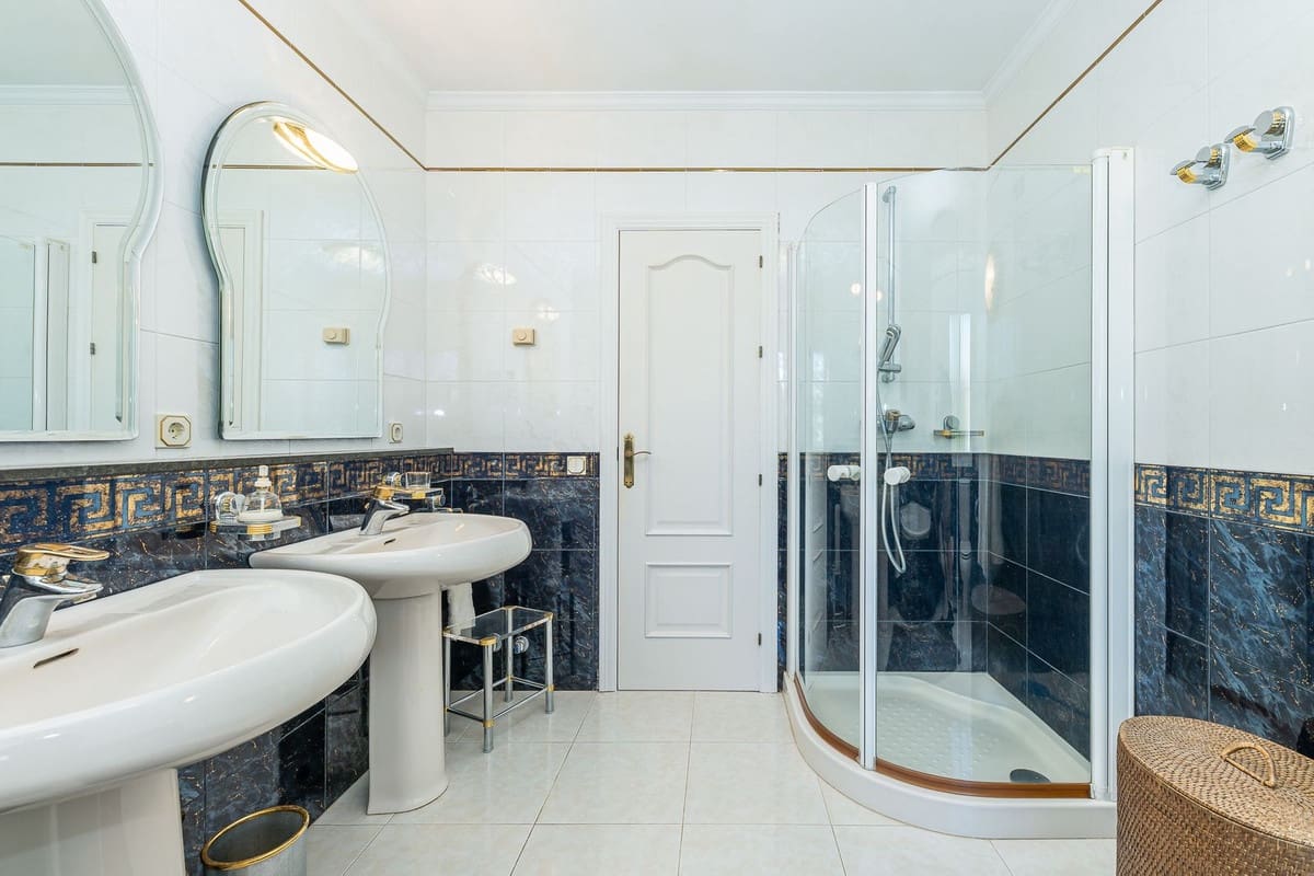 3 chambre Villa/Maison à vendre à El Chaparral avec piscine garage - 999 000 € (Ref: 10009950)
