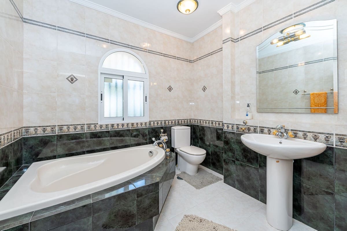 3 chambre Villa/Maison à vendre à El Chaparral avec piscine garage - 999 000 € (Ref: 10009950)