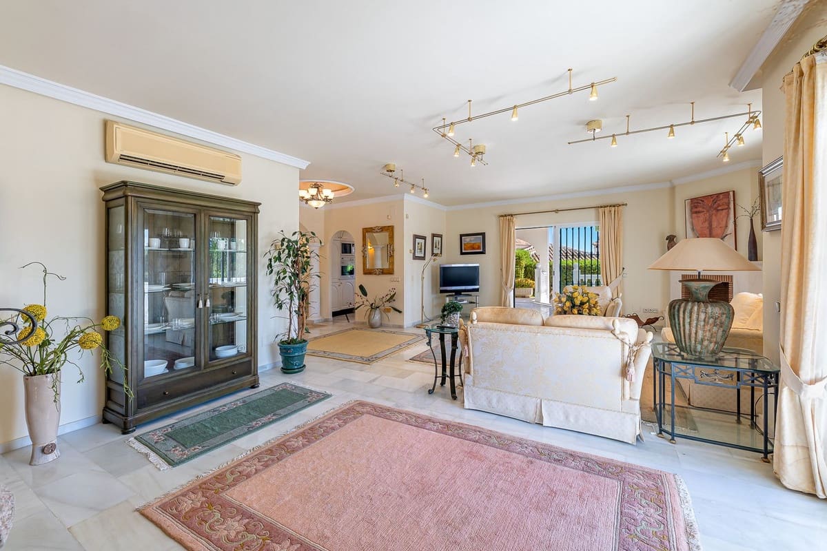3 chambre Villa/Maison à vendre à El Chaparral avec piscine garage - 999 000 € (Ref: 10009950)