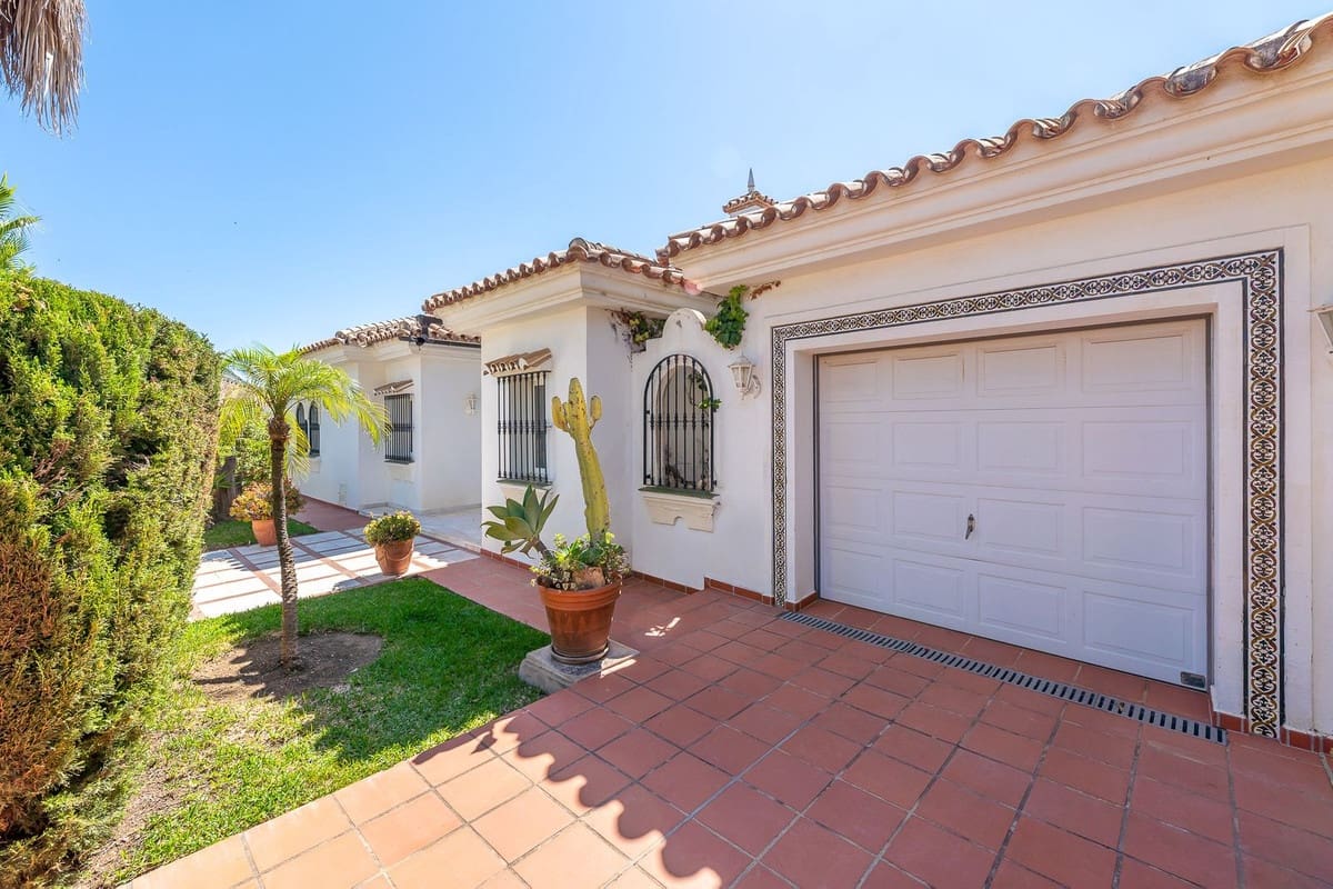 3 chambre Villa/Maison à vendre à El Chaparral avec piscine garage - 999 000 € (Ref: 10009950)
