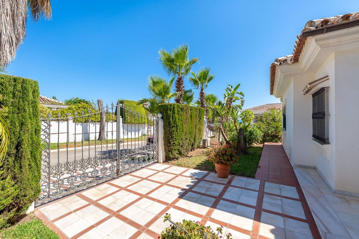 3 chambre Villa/Maison à vendre à El Chaparral avec piscine garage - 999 000 € (Ref: 10009950)