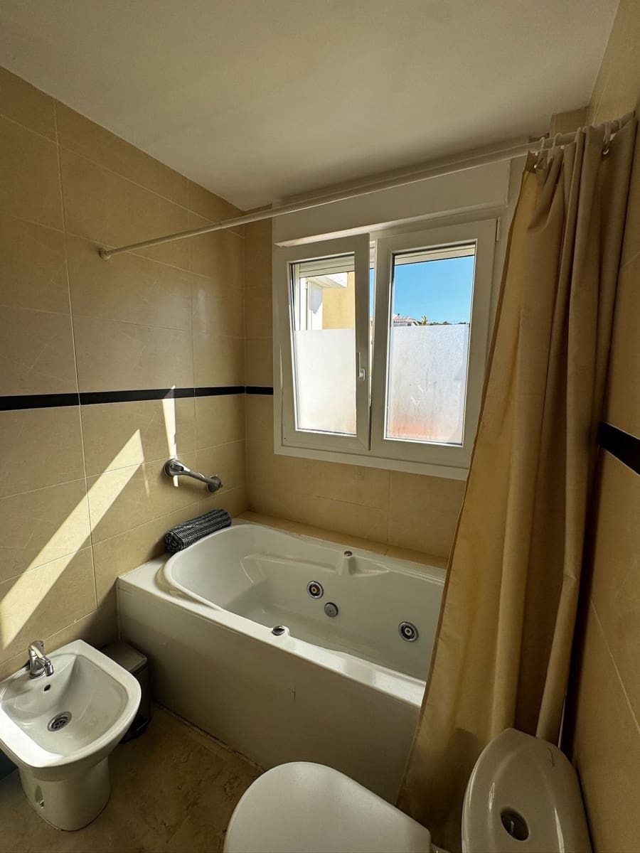 3 sypialnia Dom na sprzedaż w El Chaparral z basenem garażem - 495 000 € (Ref: 10057644)