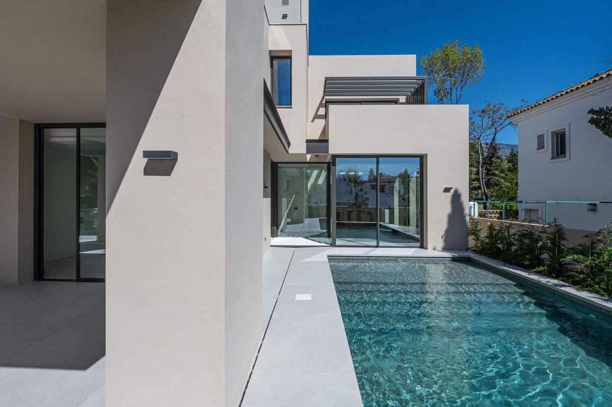 5 sypialnia Willa na sprzedaż w Marbella z basenem garażem - 4 300 000 € (Ref: 9991936)