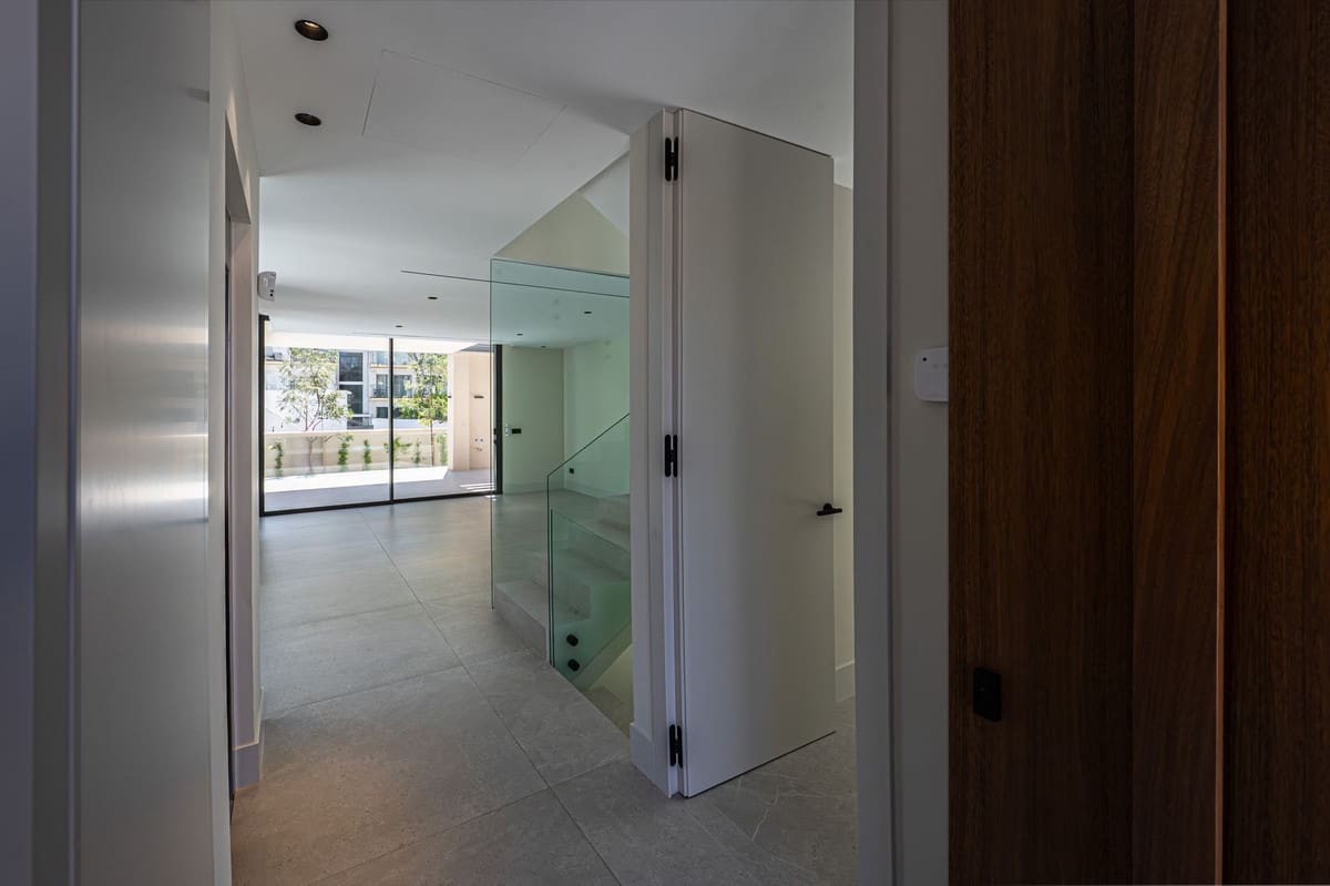 5 sypialnia Willa na sprzedaż w Marbella z basenem garażem - 4 300 000 € (Ref: 9991936)