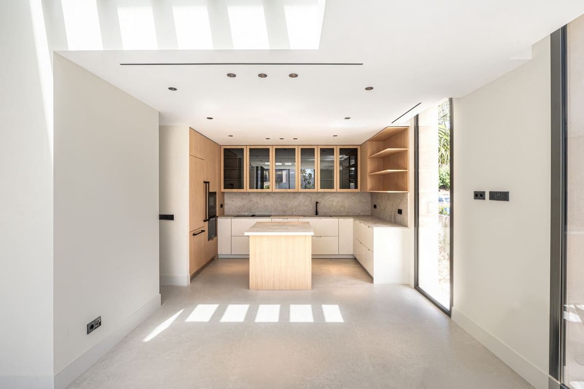 5 sypialnia Willa na sprzedaż w Marbella z basenem garażem - 4 300 000 € (Ref: 9991936)