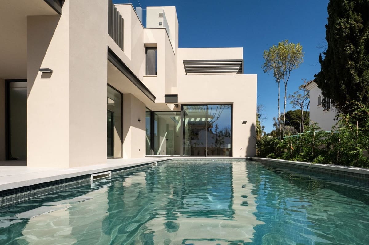 5 sypialnia Willa na sprzedaż w Marbella z basenem garażem - 4 300 000 € (Ref: 9991936)