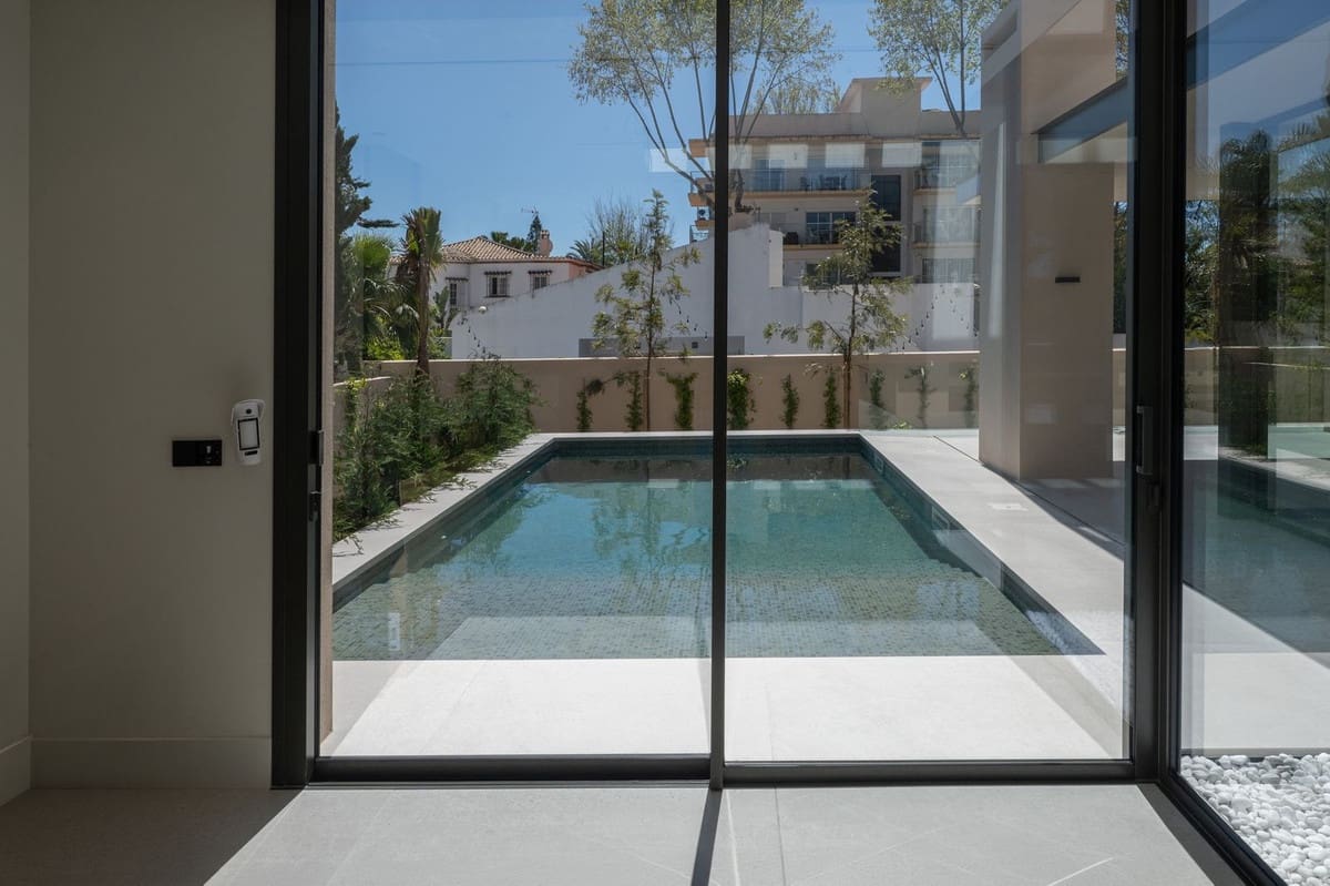 5 sypialnia Willa na sprzedaż w Marbella z basenem garażem - 4 300 000 € (Ref: 9991936)