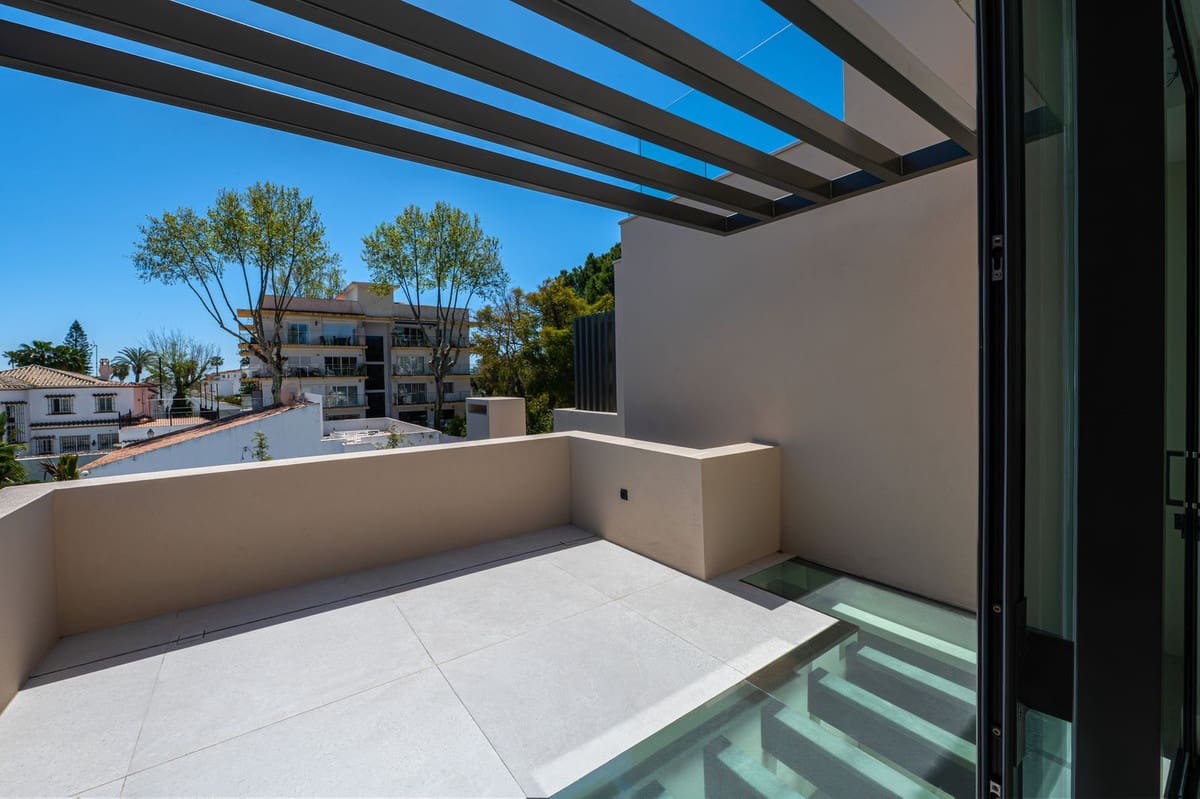 5 sypialnia Willa na sprzedaż w Marbella z basenem garażem - 4 300 000 € (Ref: 9991936)