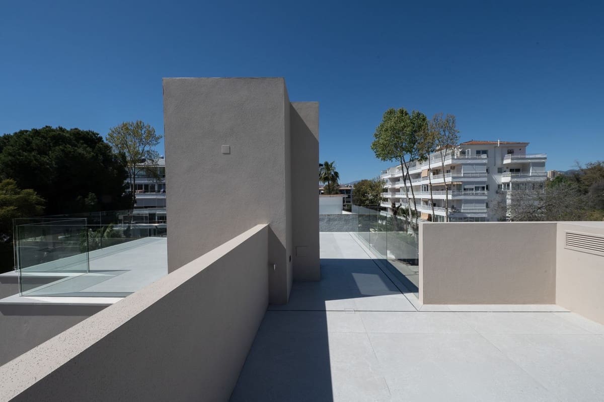 5 sypialnia Willa na sprzedaż w Marbella z basenem garażem - 4 300 000 € (Ref: 9991936)