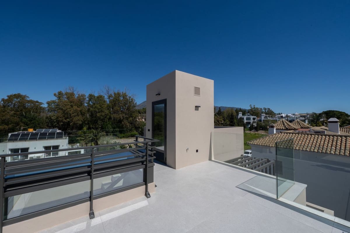 5 sypialnia Willa na sprzedaż w Marbella z basenem garażem - 4 300 000 € (Ref: 9991936)