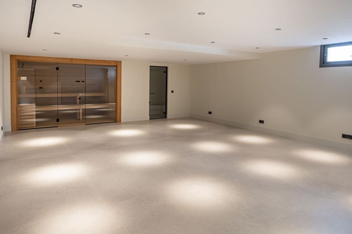 5 sypialnia Willa na sprzedaż w Marbella z basenem garażem - 4 300 000 € (Ref: 9991936)