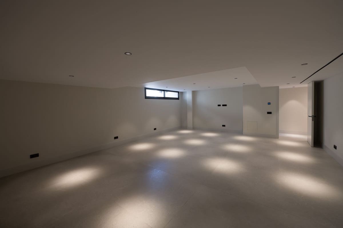 5 sypialnia Willa na sprzedaż w Marbella z basenem garażem - 4 300 000 € (Ref: 9991936)