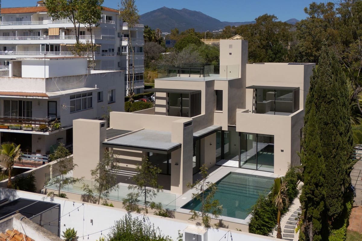 5 sypialnia Willa na sprzedaż w Marbella z basenem garażem - 4 300 000 € (Ref: 9991936)