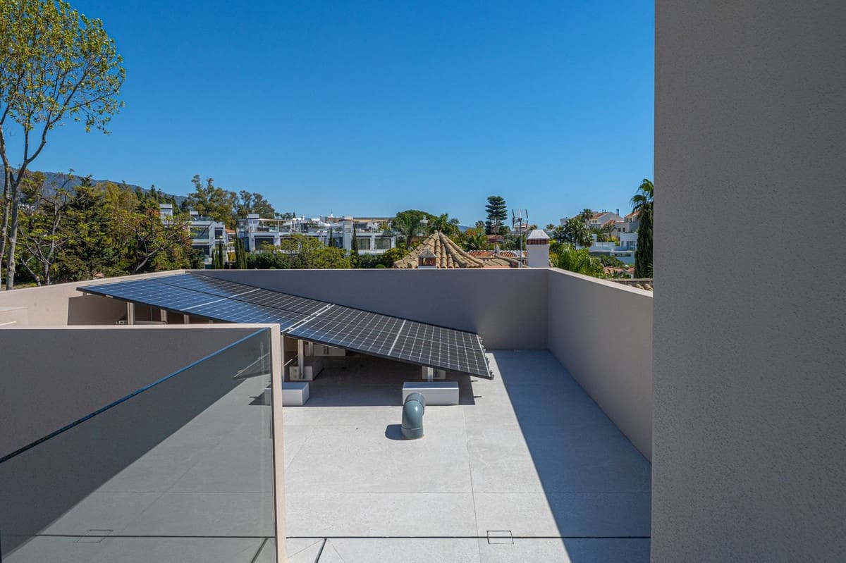 5 sypialnia Willa na sprzedaż w Marbella z basenem garażem - 4 300 000 € (Ref: 9991936)