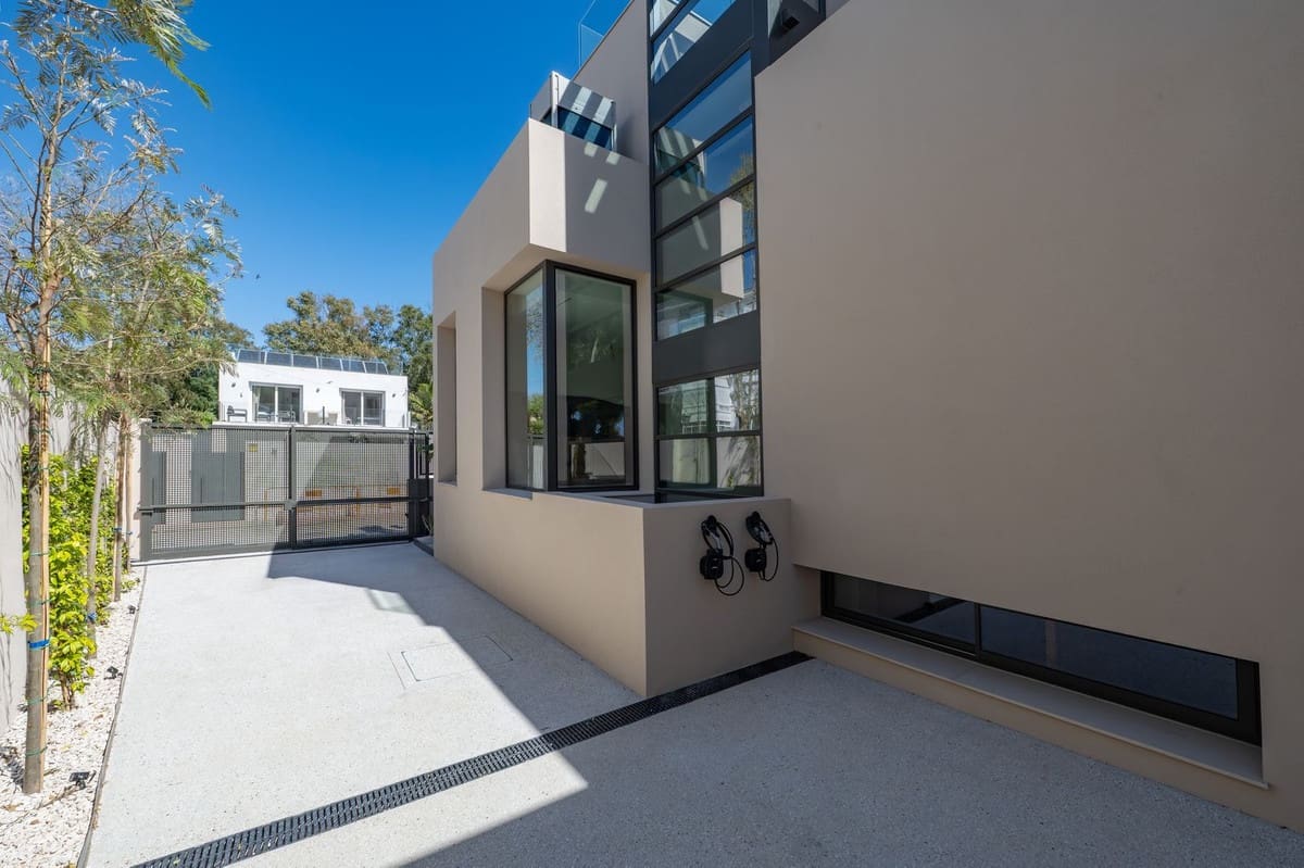 5 sypialnia Willa na sprzedaż w Marbella z basenem garażem - 4 300 000 € (Ref: 9991936)
