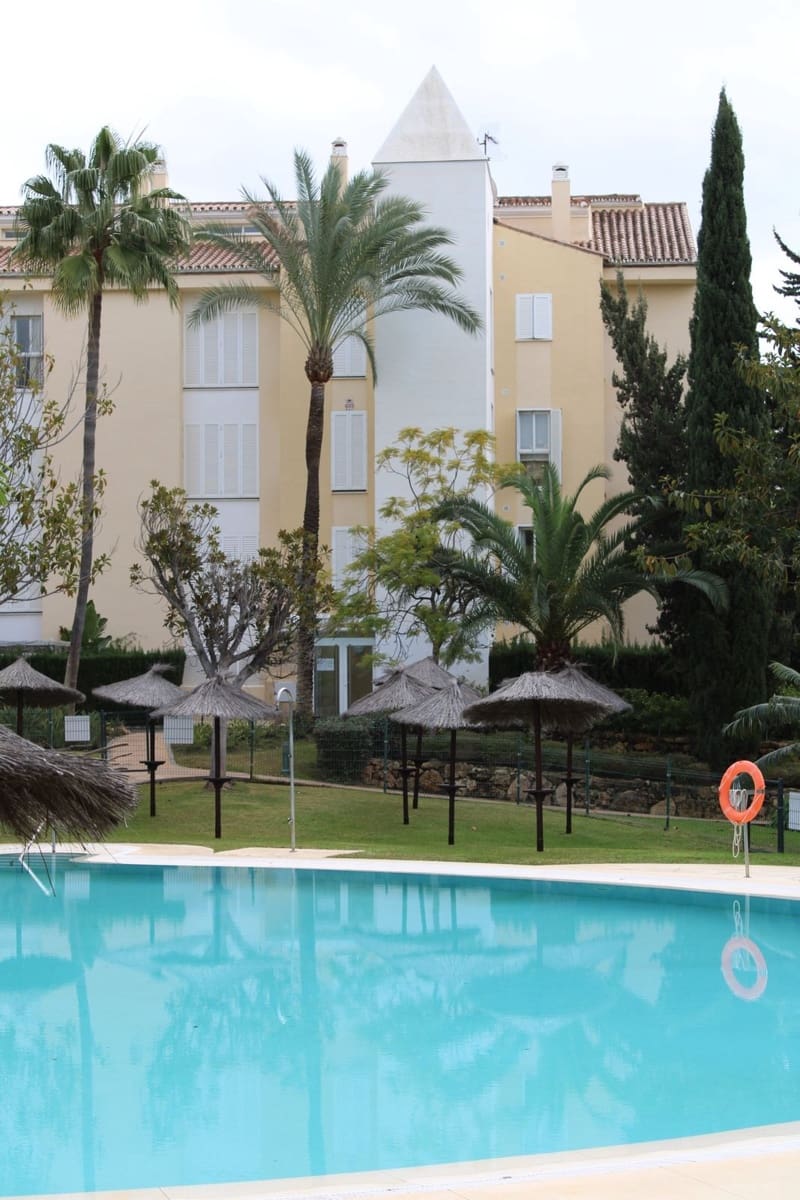 3 makuuhuone Huoneisto myytävänä paikassa Bahia de Marbella mukana uima-altaan 
autotalli - 615 000 € (Ref: 9991939)