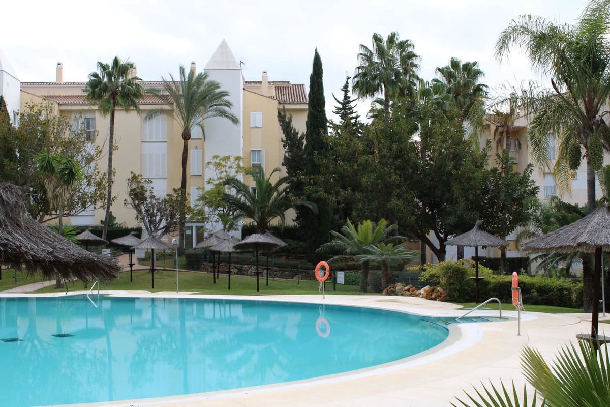 3 makuuhuone Huoneisto myytävänä paikassa Bahia de Marbella mukana uima-altaan 
autotalli - 615 000 € (Ref: 9991939)