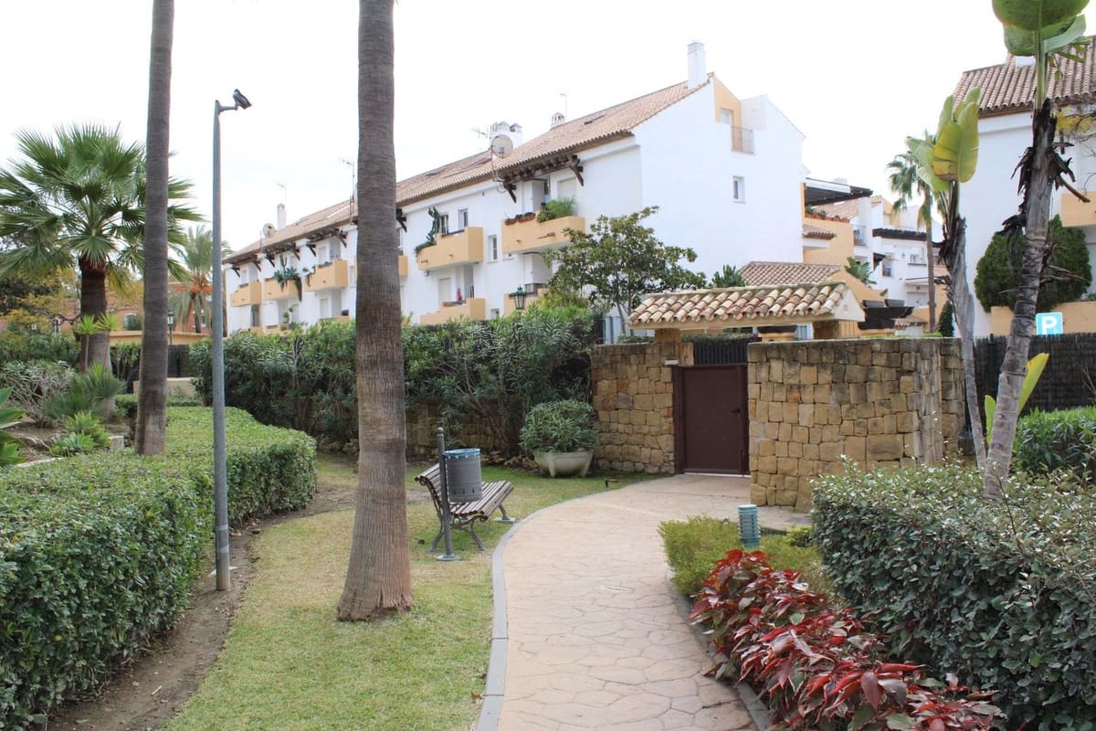 3 makuuhuone Huoneisto myytävänä paikassa Bahia de Marbella mukana uima-altaan 
autotalli - 615 000 € (Ref: 9991939)