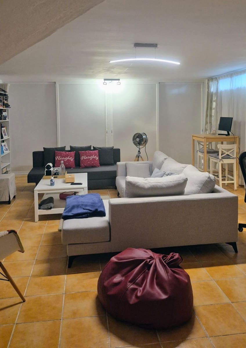 2 makuuhuone Omakotitalo myytävänä paikassa Estepona mukana uima-altaan 
autotalli - 777 000 € (Ref: 9991941)
